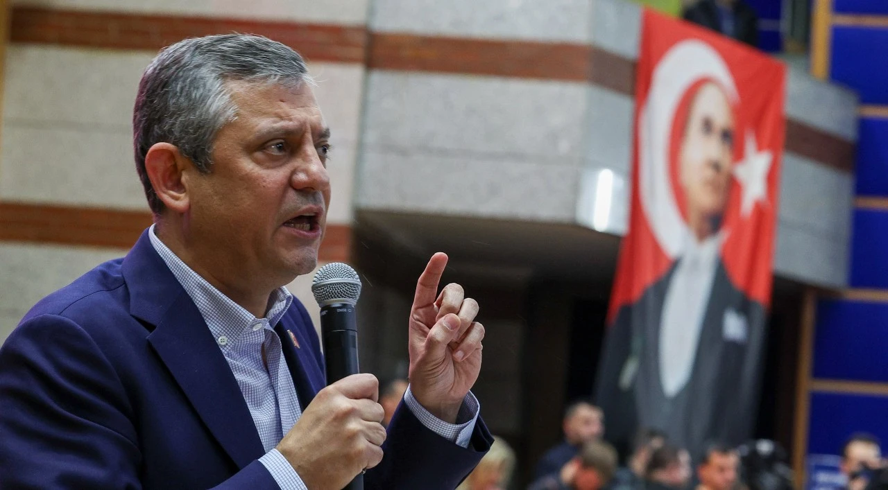 &Ouml;zg&uuml;r &Ouml;zel: Emekli artık bug&uuml;n&uuml;n iktidarından zam istemiyor!