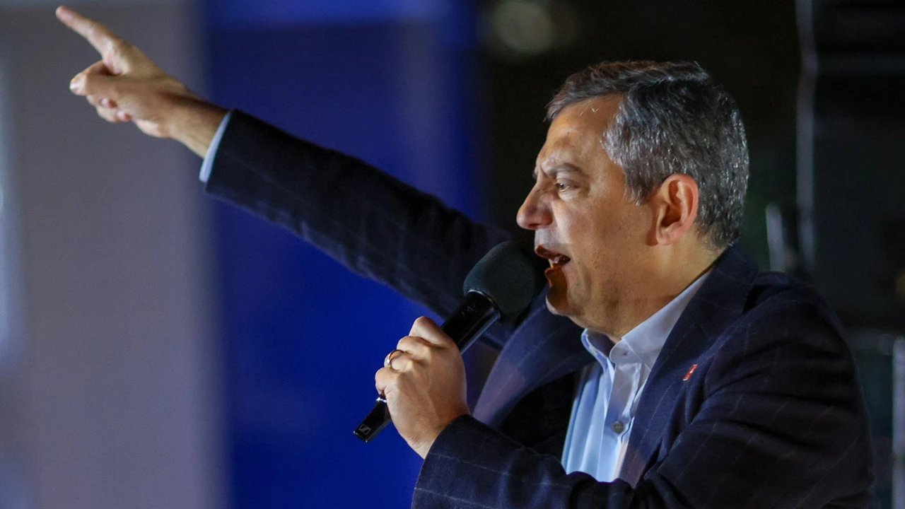 &Ouml;zg&uuml;r &Ouml;zel: Geriye kim kalır, aklınızı başınıza toplayın!