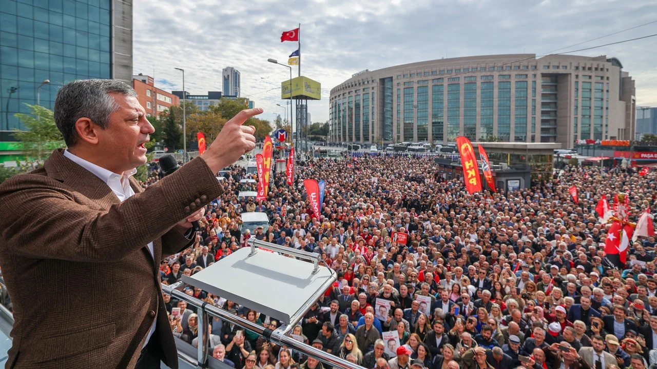 Özgür Özel herkesi meydanlara çağırdı: Kalkın mücadeleye gelin!