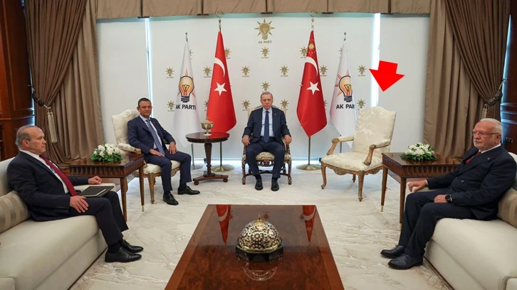 Özgür Özel ile Erdoğan görüşmesinde koltuk detayı