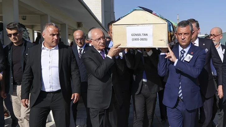 Özgür Özel ve Kılıçdaroğlu tabutu birlikte omuzladı...