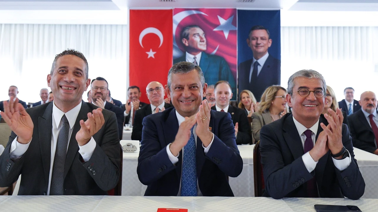 &Ouml;zg&uuml;r &Ouml;zel&rsquo;in YENİ Parti A Takımı belli oldu