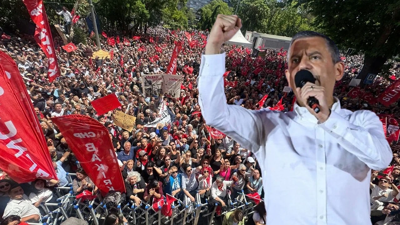 &Ouml;zg&uuml;r &Ouml;zel'in bayramlaşmasında mahşeri kalabalık...
