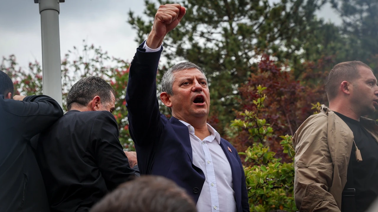 &Ouml;zg&uuml;r &Ouml;zel'in koruma sayısı azaltıldı iddiası...