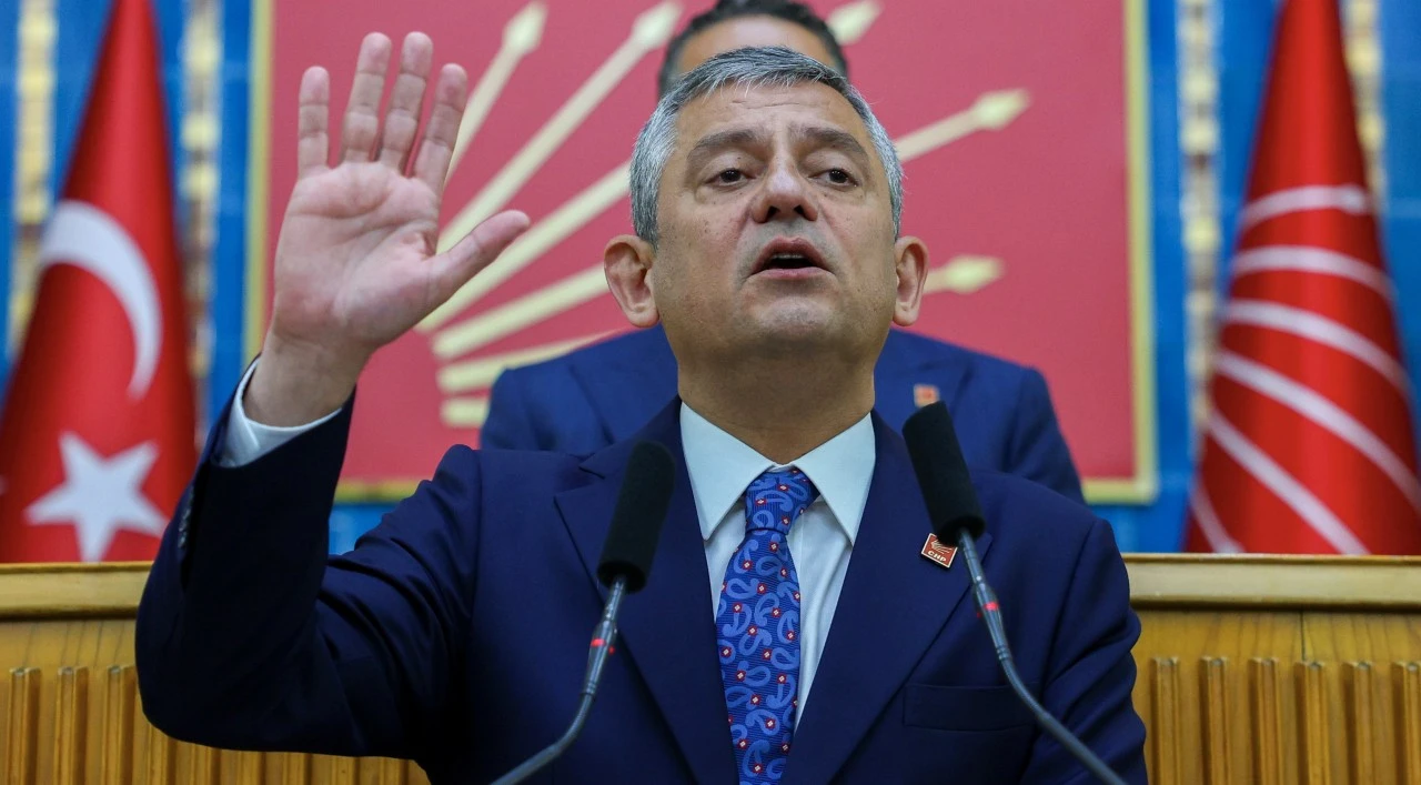 &Ouml;zg&uuml;r &Ouml;zel&rsquo;in Manisa ekibine operasyon: İki yakın isim g&ouml;zaltında!