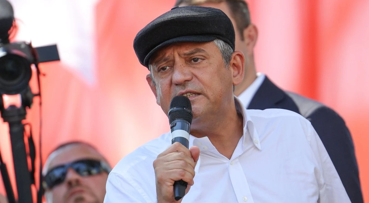 &Ouml;zg&uuml;r &Ouml;zel İzmir'de: Bizim adımız Tatar Ramazan, biz bu oyunu bozarız!