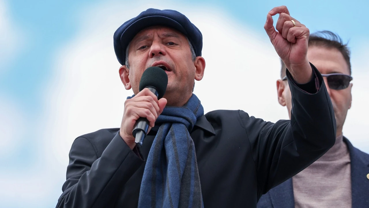 &Ouml;zg&uuml;r &Ouml;zel Karaman'da konuştu: İktidar olacağız, fakirliği bitireceğiz... 