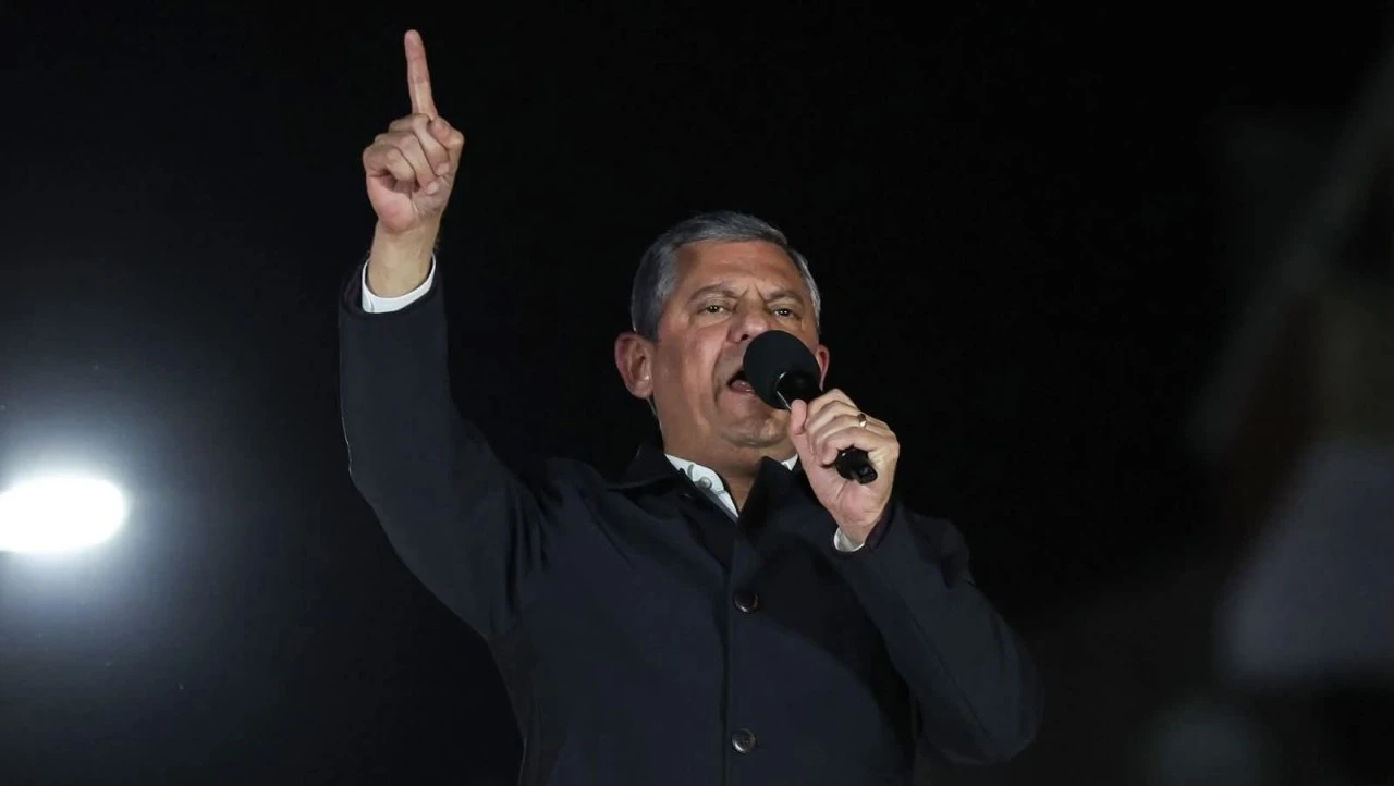 Özgür Özel: Kış biter, yaz gelir. Kurt yediği ayazı unutmaz!