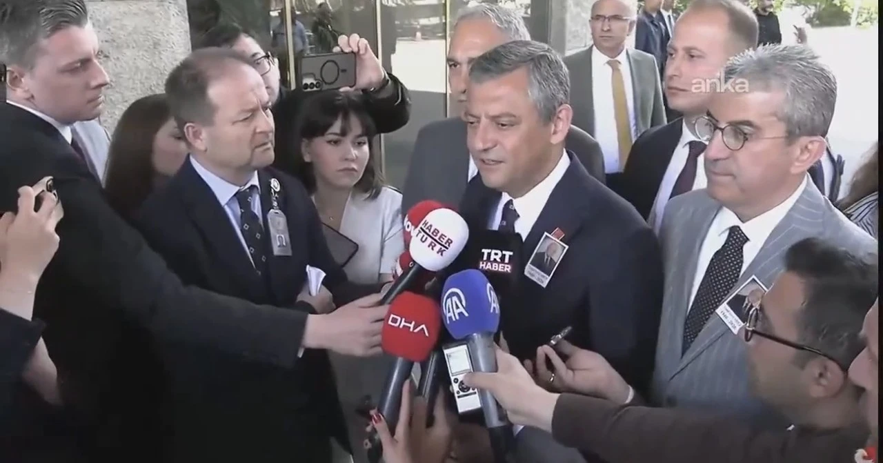 &Ouml;zg&uuml;r &Ouml;zel: Kurultay i&ccedil;in ilk imza Kayseri'den geldi 