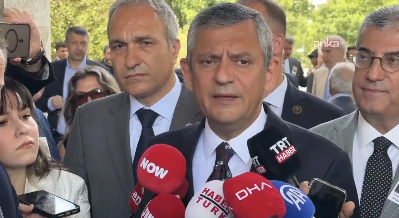 &Ouml;zg&uuml;r &Ouml;zel: Kurultay i&ccedil;in ilk imza Kayseri'den geldi 