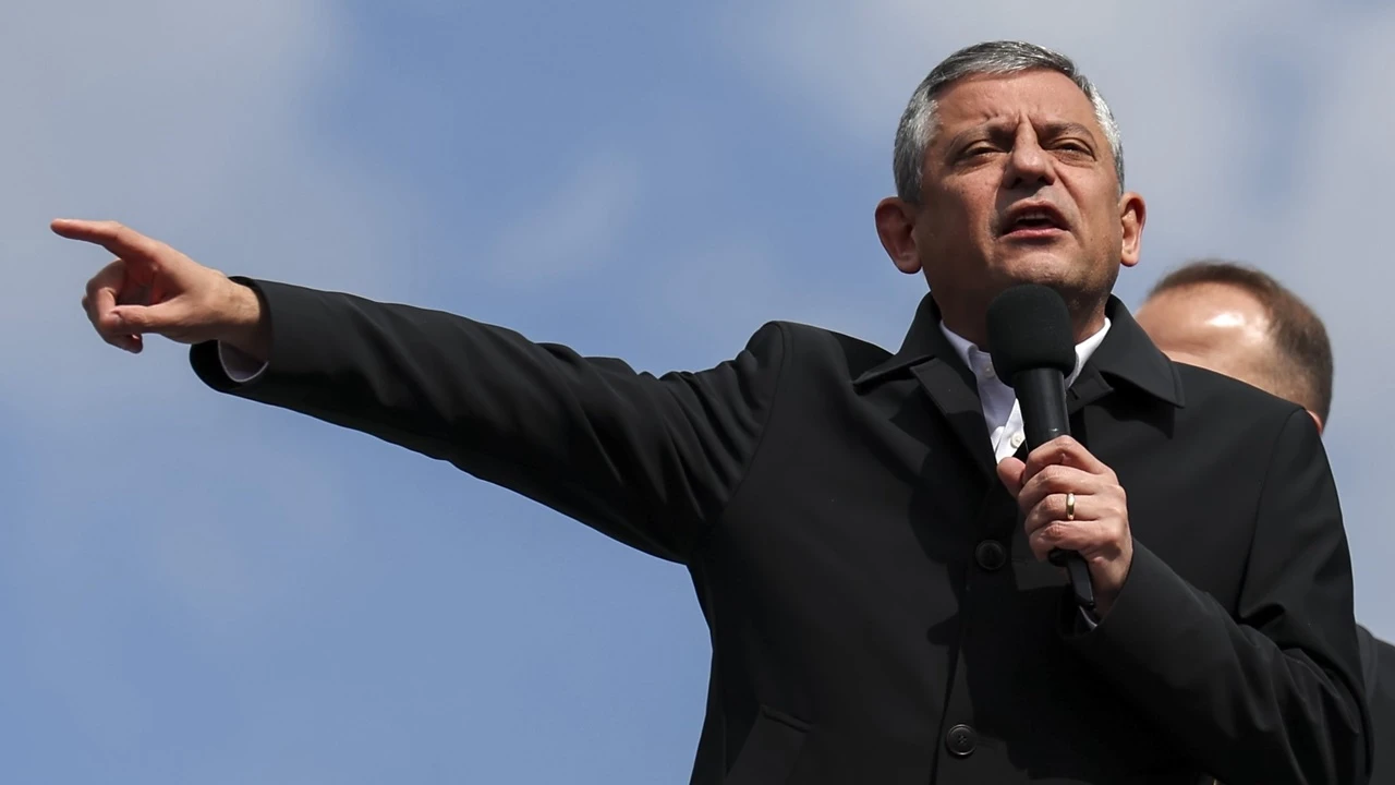 &Ouml;zg&uuml;r &Ouml;zel: Bir avu&ccedil; insan adalet &ouml;n&uuml;nde hesap verecek!