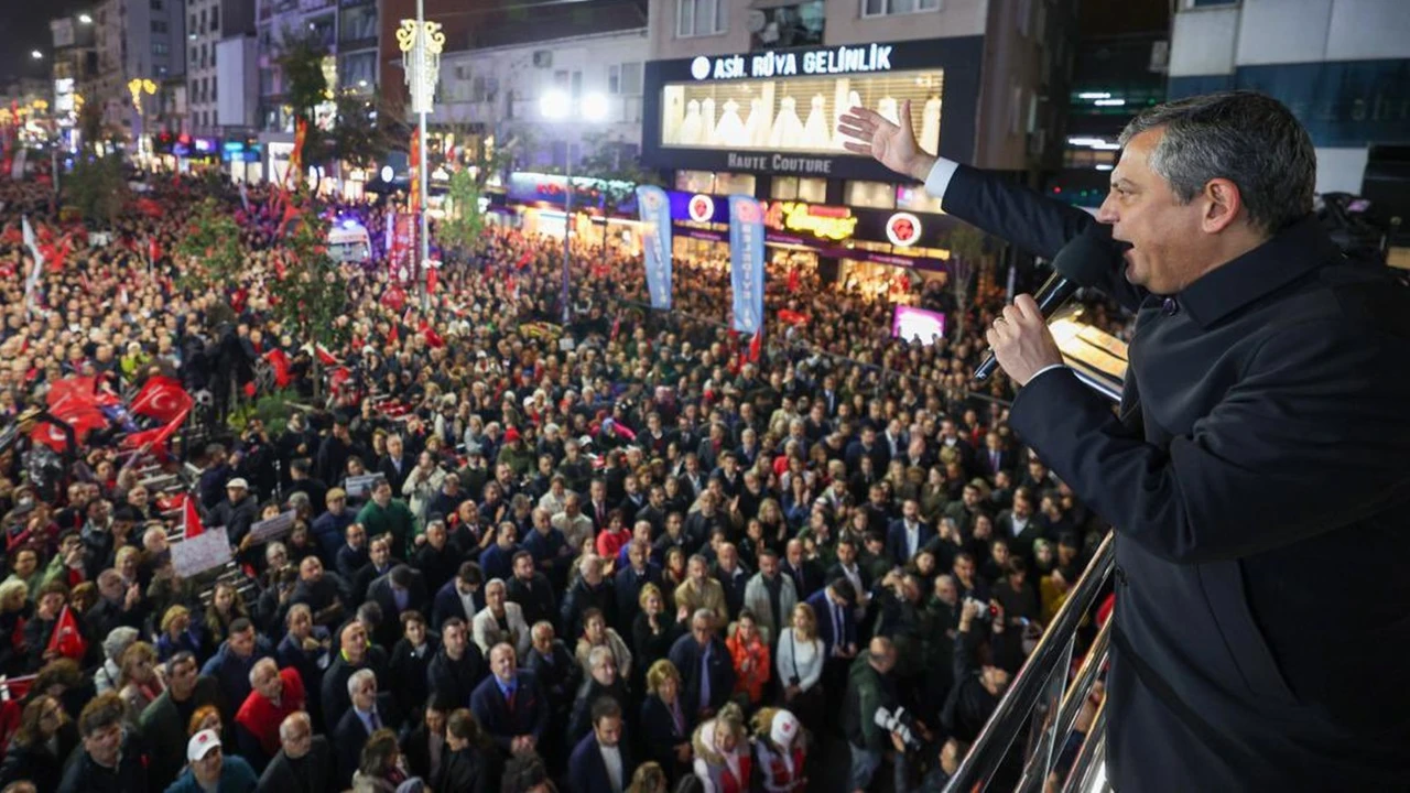 Özgür Özel o belgeleri açıkladı: İstifanı verecek misin?