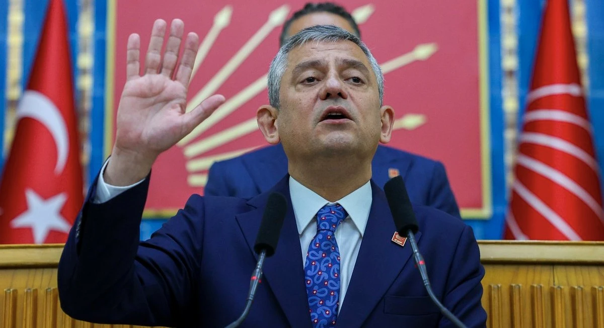 &Ouml;zg&uuml;r &Ouml;zel Salı g&uuml;n&uuml; grup toplantısı yapmayacak!