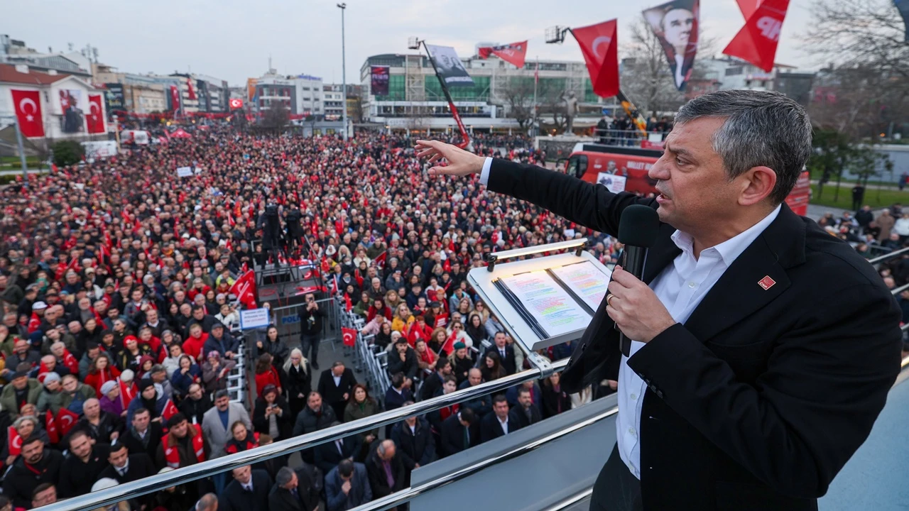 &Ouml;zg&uuml;r &Ouml;zel: Siz emeklinin kanını emen vampirlersiniz!