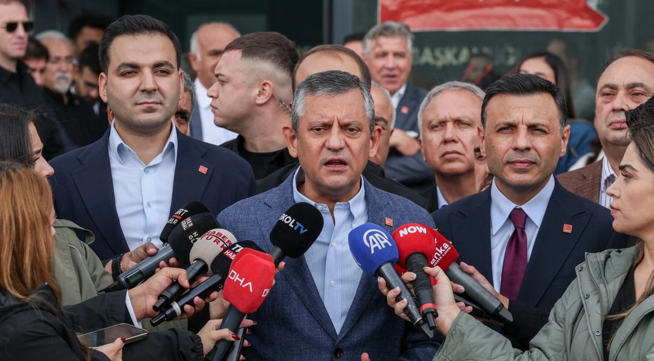 Özgür Özel: Trump'tan meşruiyet dilenenlere bizim meşruiyet kazandırmamızı kimse beklemesin!