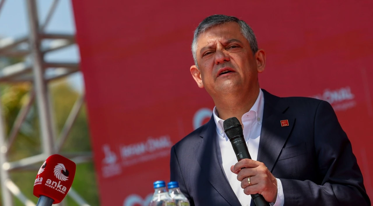 &Ouml;zg&uuml;r &Ouml;zel: T&uuml;rkiye &ccedil;arpık bir zihniyetin işgali altında!