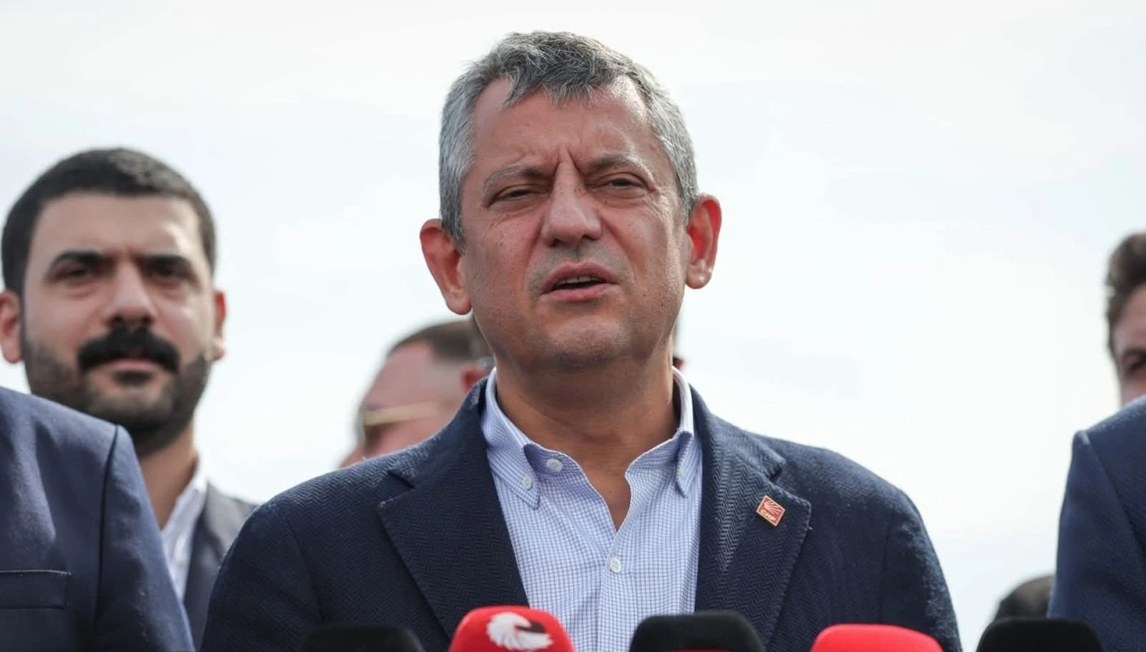 Özgür Özel: Ülkenin ana muhalefet partisi orada yoksa herkes bir düşünmeli...