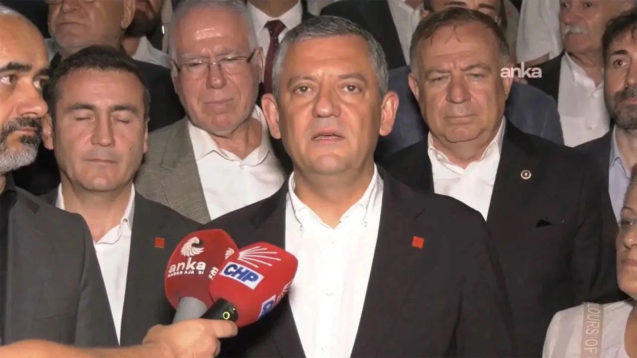 Özgür Özel: 'Verecekleri her karara hazırız, Cumhuriyet Halk Partisi dimdik ayaktadır'