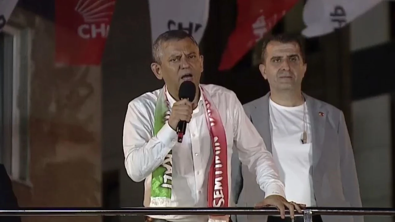Özgür Özel: Yarın 12'de AKP'ye kuruluş yıldönümü hediyesi vereceğim
