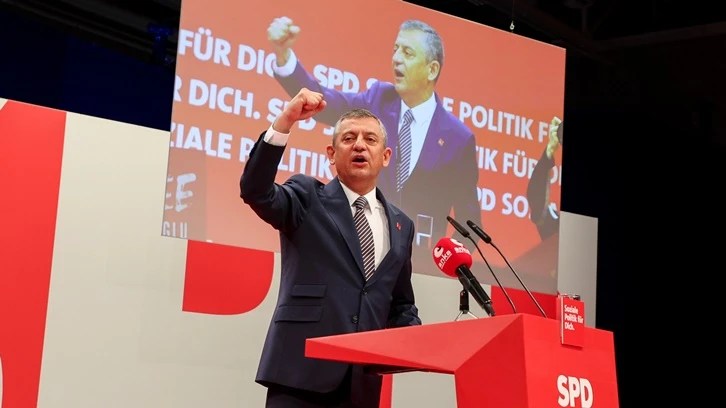 Özgür Özel yine ayakta alkışlandı: Kurtuluş yok tek başına...