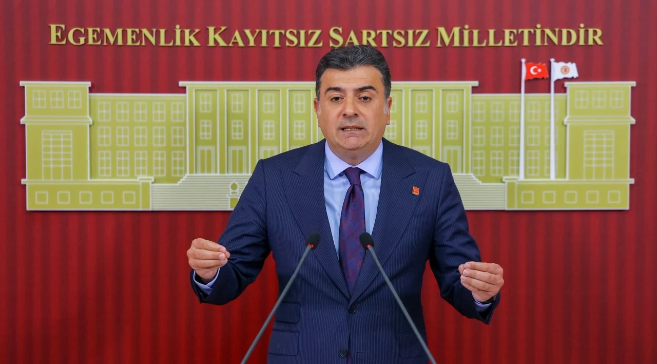 &Ouml;zg&uuml;r &Ouml;zel y&ouml;netimi olağan&uuml;st&uuml; kurultay i&ccedil;in mahkemeye başvuruacak