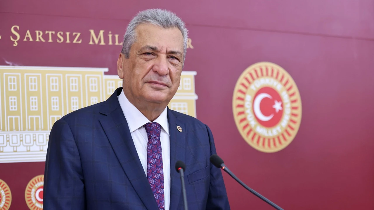 &Ouml;zt&uuml;rkmen: ABD izin vermediği i&ccedil;in S-400'&uuml; kullanmayan iktidar T&uuml;rkiye'yi savunamaz!