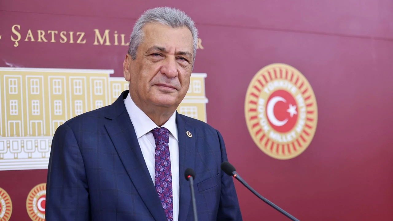 Öztürkmen: Antep fıstığında 'yok yılı' üreticiyi de yok ediyor!
