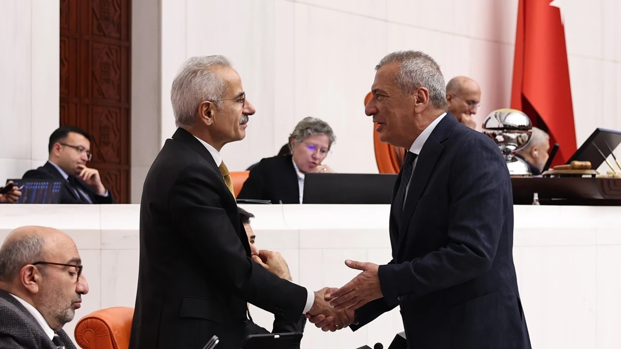 Öztürkmen, Oğuzeli-Karkamış yolunu Bakan Uraloğlu’na sordu