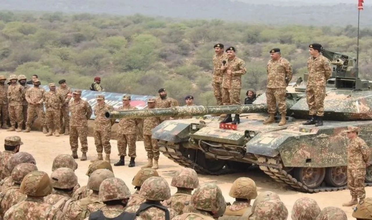 Pakistan'dan Hindistan'a misilleme: 'Durum son derece gergin'