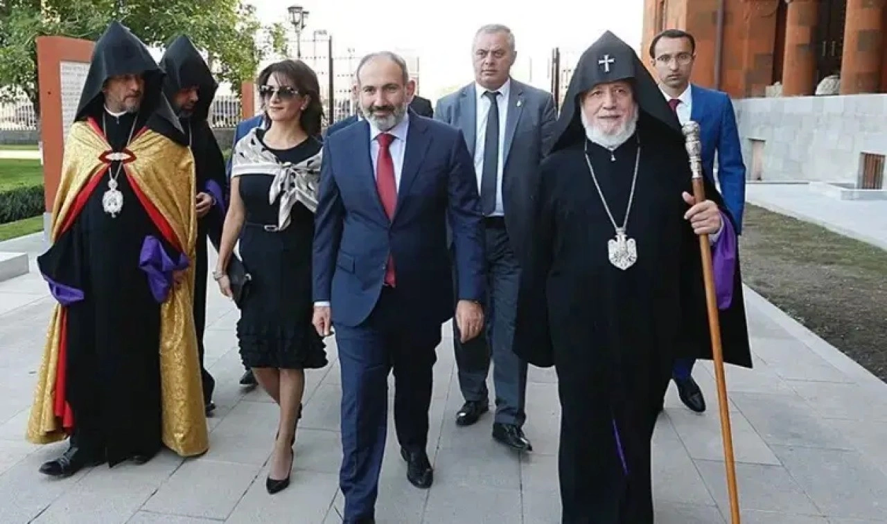 Paşinyan Kilise'ye savaş açtı: