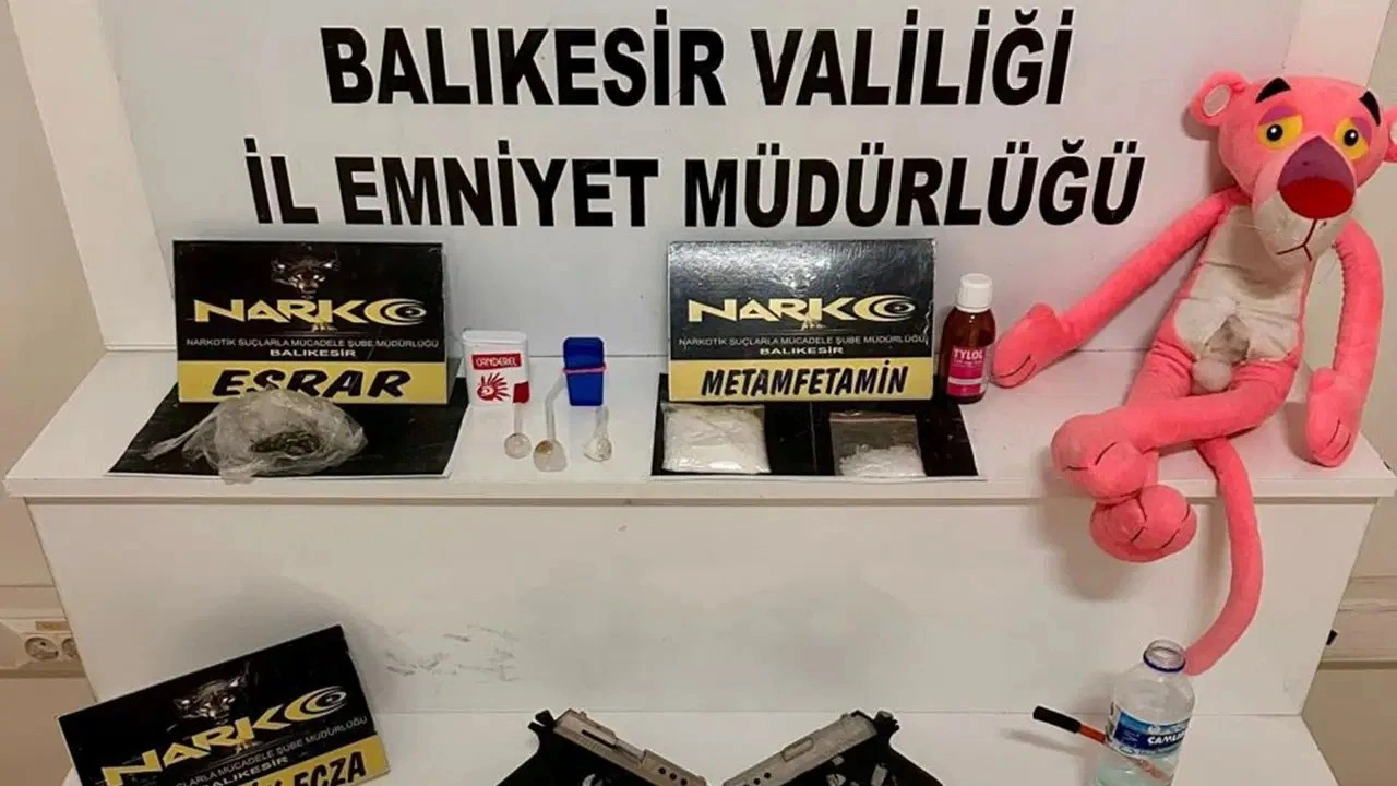Operasyonda Pembe panter oyuncağından uyuşturucu çıktı