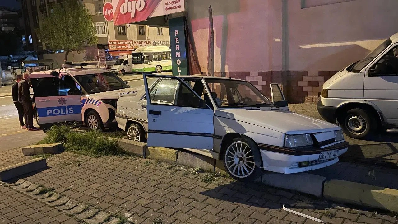 Polisin &#x27;dur&#x27; ihtar&#x131;na uymad&#x131;, kaza yap&#x131;nca yakaland&#x131;!