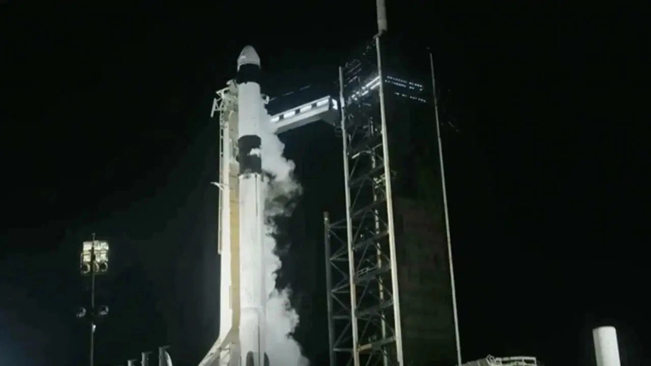 Polonyalı, Macar ve Hint astronotlar uzay yolculuklarına başladı