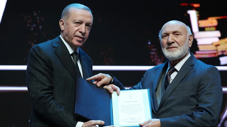 "Evlatlıkla evlenilebilir" demişti bilim ödülünü Erdoğan'ın elinden aldı