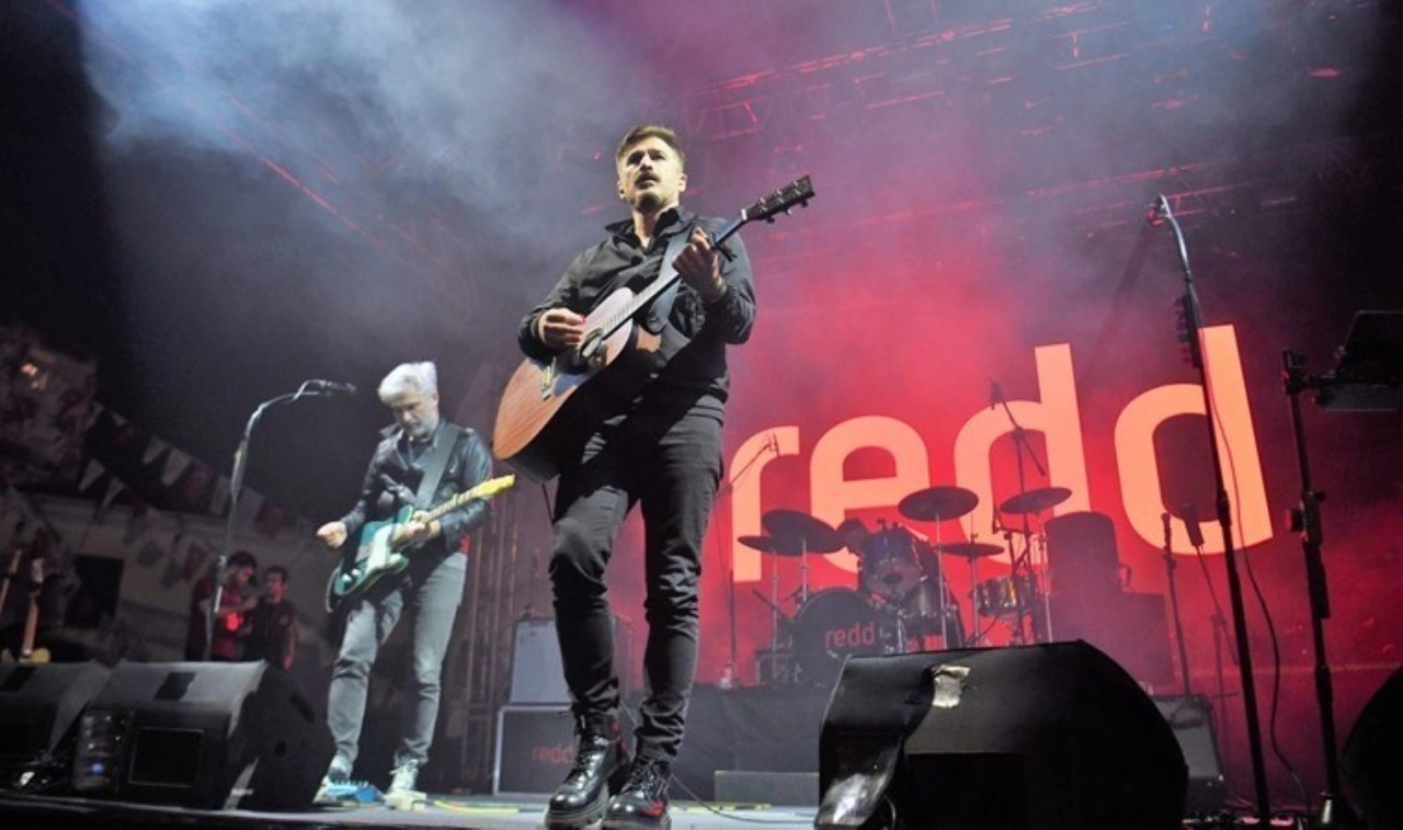 'Redd'ten sahnede 'tutuklu gençler' ve 'İmamoğlu' anması