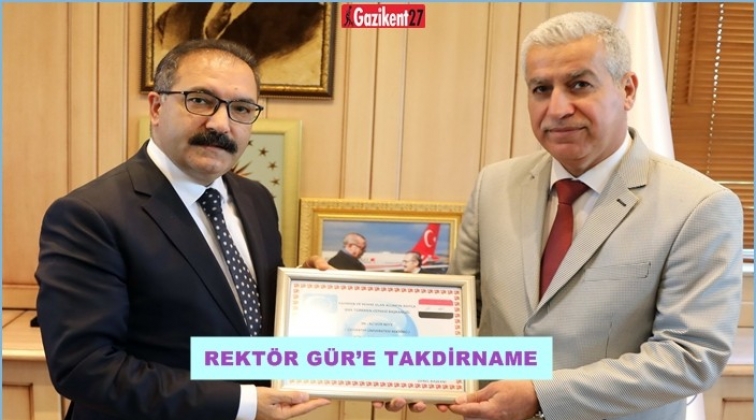Rekt&ouml;r Ali G&uuml;r&rsquo;e, takdirname