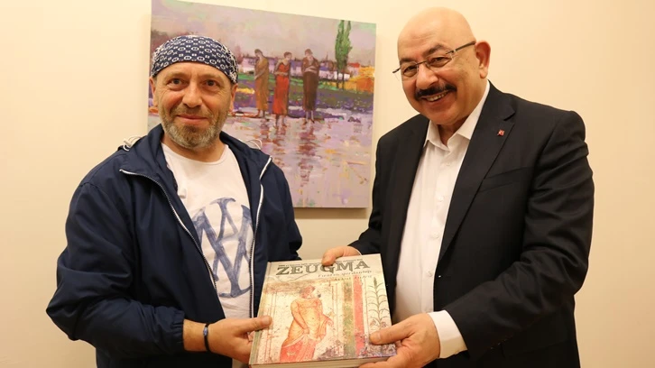 Ressam Orhan Zafer'in resim sergisi açıldı