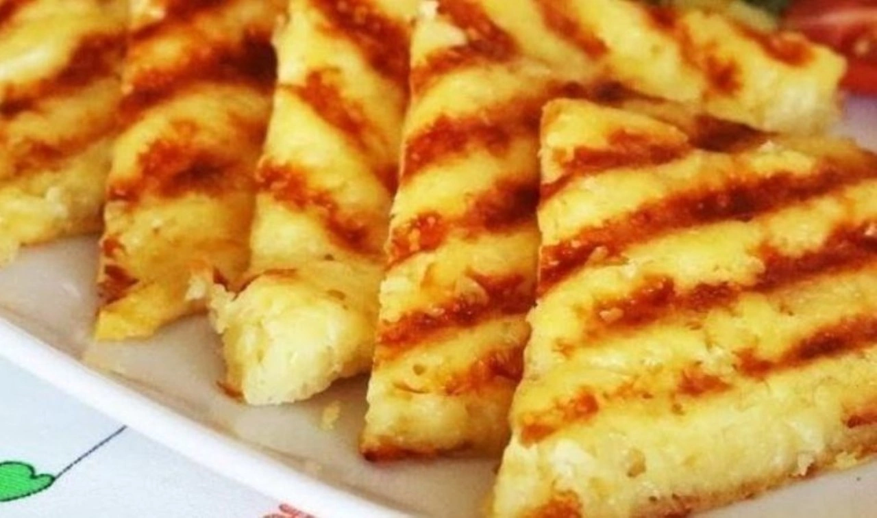 Sadece 3 malzeme ile 10 dakikada hazır patates püresi tostu tarifi