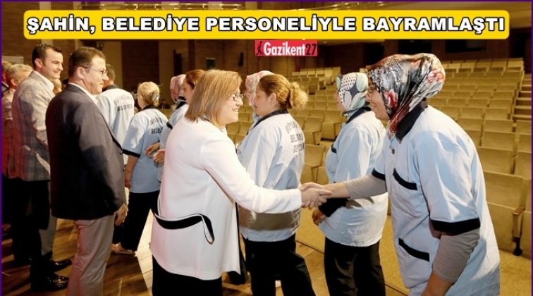 Şahin, belediye personeliyle bayramlaştı