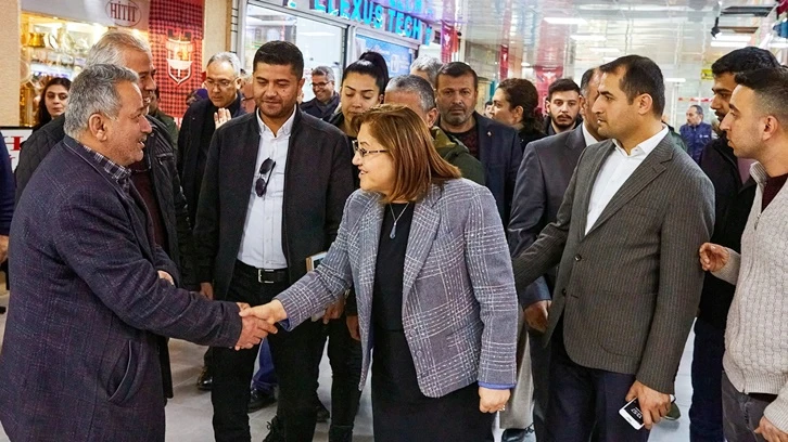 Şahin'den yenilenen Belediye Pasajı’na ziyaret