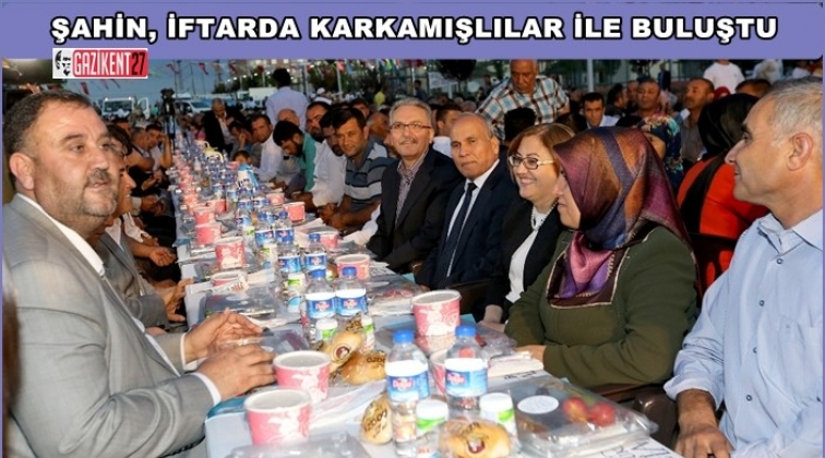 Şahin, vatandaşlar ile birlikte iftar a&ccedil;tı