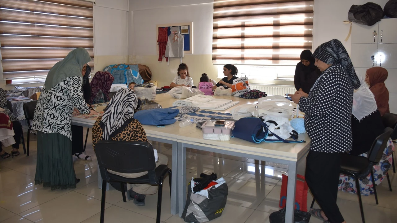 Şahinbey'de dikiş-nakış kursları kazandırıyor