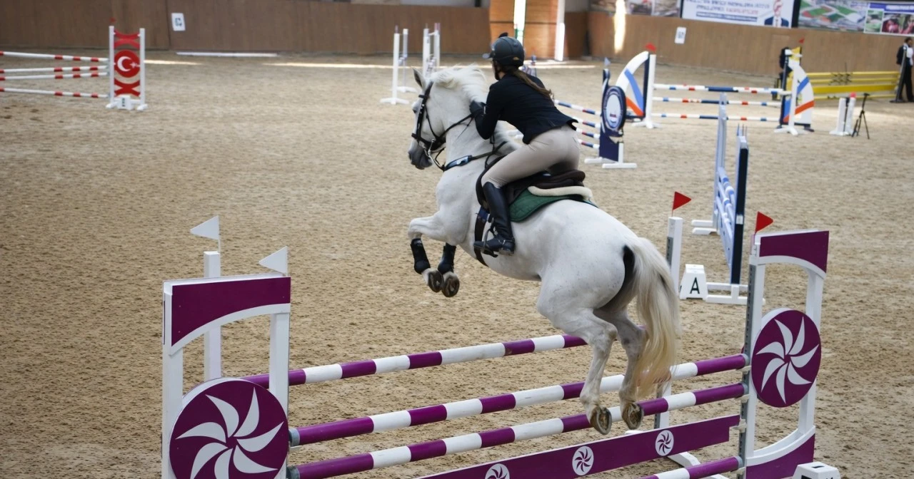 Şahinbey'de engel atlama heyecanı 