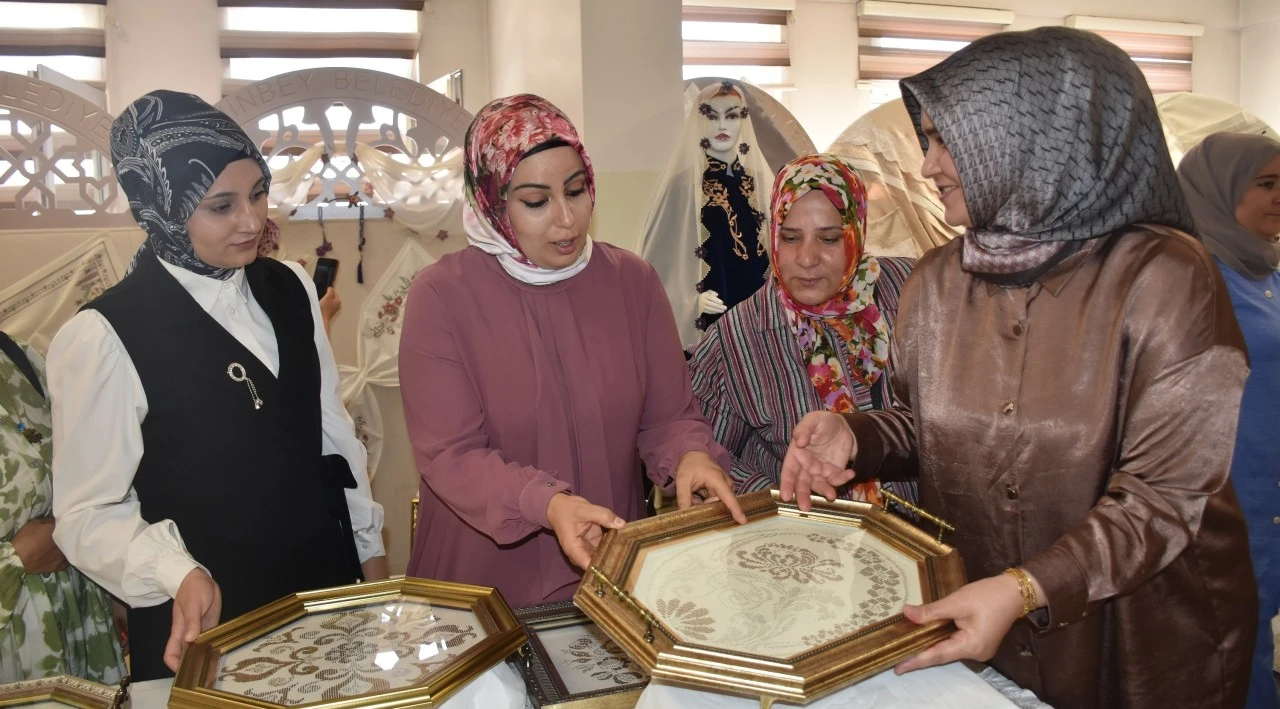 Şahinbey'de kadınlar el emeğini kazanca d&ouml;n&uuml;şt&uuml;r&uuml;yor