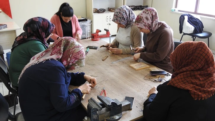 Şahinbey'de kadınlara sedef kakma kursu