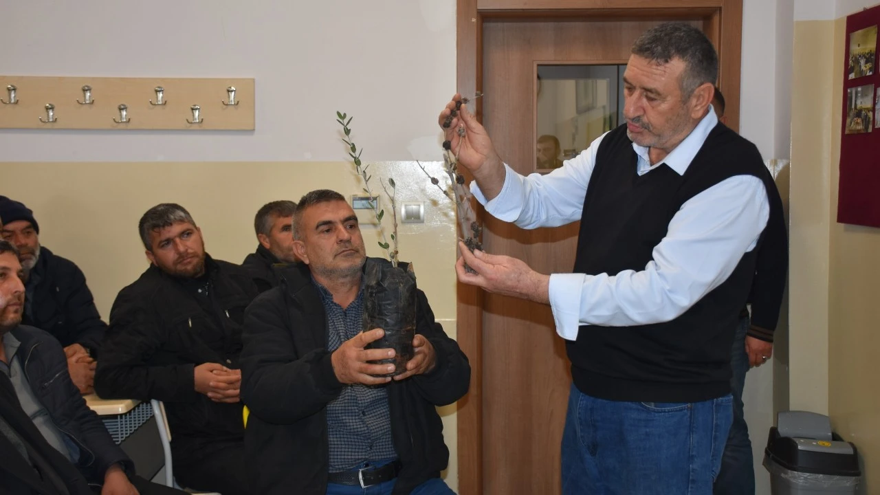 Şahinbey&rsquo;den &ccedil;ift&ccedil;ilere budama eğitimi