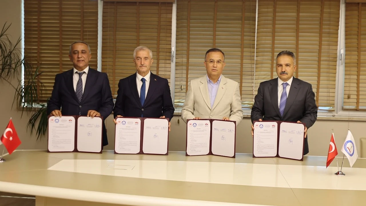 Şahinbey'den &ccedil;ift&ccedil;ilere tohum ve g&uuml;bre desteği