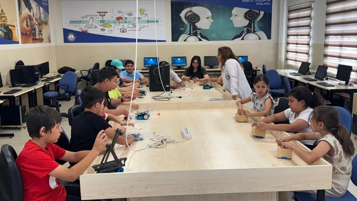 Şahinbey'den çocuklara robotik kodlama eğitimi