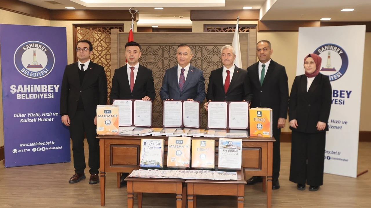 Şahinbey'den &ouml;ğrencilere kaynak kitap desteği