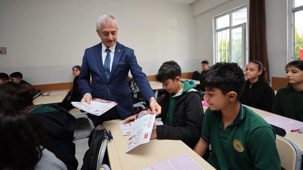 Şahinbey'den öğrencilere ücretsiz deneme sınavı seti